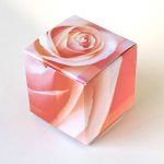 Geschenkschachtel Würfel Rose, rot